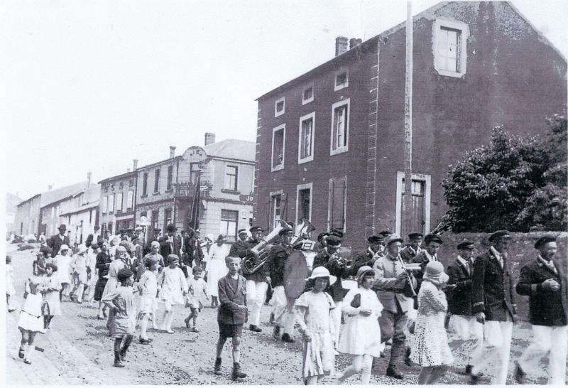 union_defile_rue_parc.jpg